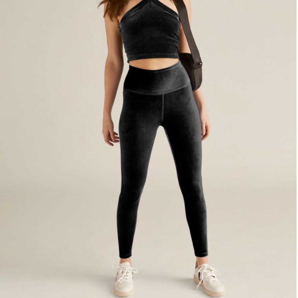 NWOT Beyond Yoga Velvet Motion High Waisted Midi Legging Black Size M